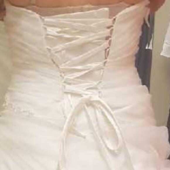 Size 16- Romantic Bridal Ivory - Picture 4 of 4